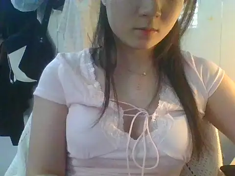 Linzly online show from April 7, 2026, 2:35 am