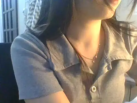 Snapshot of Linzly chatting on November 18, 2025, 2:49 am Linzly online show from November 18, 2025, 2:49 am