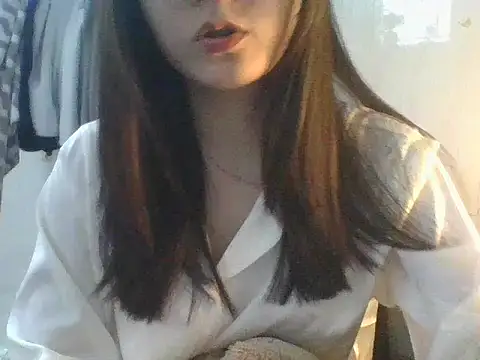 Snapshot of Linzly chatting on December 14, 2025, 2:51 am Linzly online show from December 14, 2025, 2:51 am