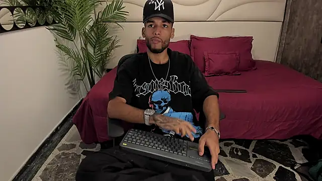 Thiagoferreti online show from March 13, 2026, 3:44 am