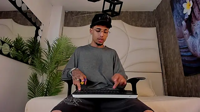 Thiagoferreti online show from October 13, 2025, 3:19 am