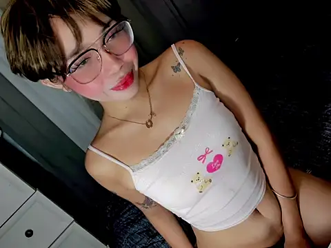 Snapshot of rian_shemale chatting on October 11, 2025, 12:11 am rian shemale online show from October 11, 2025, 12:11 am