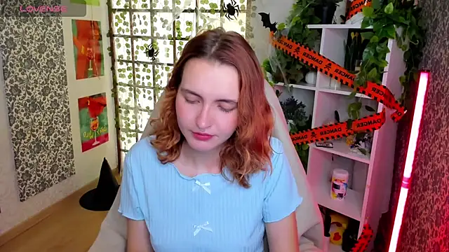 Elis Cherry online show from November 3, 2025, 2:06 am