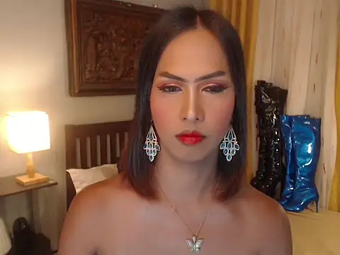 Snapshot of Nathalieheartt chatting on October 13, 2025, 1:51 am Nathalieheartt online show from October 13, 2025, 1:51 am