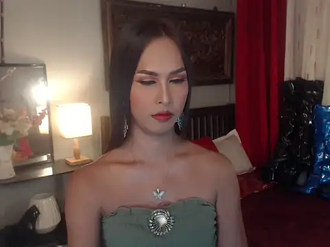 Snapshot of Nathalieheartt chatting on December 5, 2025, 5:06 am Nathalieheartt online show from December 5, 2025, 5:06 am