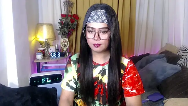 Snapshot of YourSweet-mich chatting on April 17, 2026, 10:29 am YourSweet-mich online show from April 17, 2026, 10:29 am