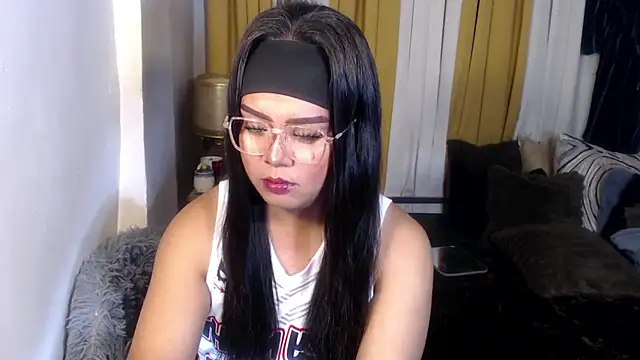 Snapshot of YourSweet-mich chatting on May 4, 2026, 1:25 pm YourSweet-mich online show from May 4, 2026, 1:25 pm