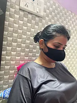 Hot Jaanvi  online show from June 26, 2026, 7:14 am