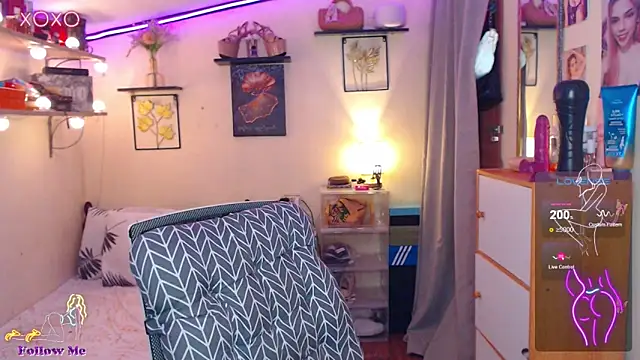 Snapshot of izabella_moore chatting on March 22, 2026, 7:43 am izabella moore online show from March 22, 2026, 7:43 am