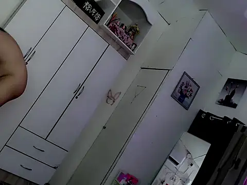 Miss twinny21 online show from November 13, 2025, 7:01 am