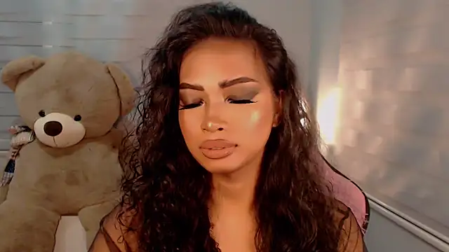 KathRouge online show from October 13, 2025, 3:35 pm