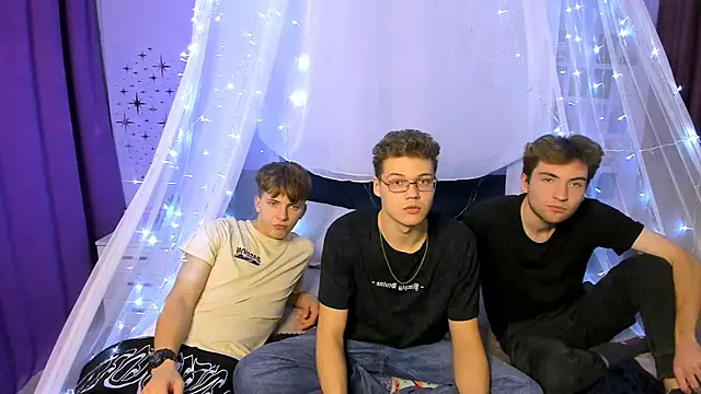 Snapshot of lucas_long_ chatting on October 18, 2025, 7:05 pm lucas long online show from October 18, 2025, 7:05 pm