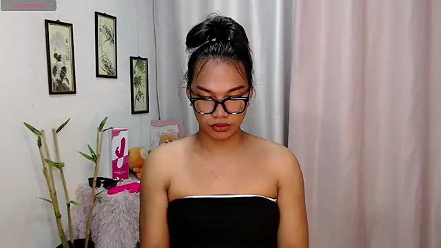 Snapshot of Herbielustts chatting on December 3, 2025, 6:36 am Herbielustts online show from December 3, 2025, 6:36 am