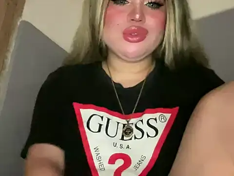 Snapshot of Naughtyrosecum chatting on November 15, 2025, 5:00 am Naughtyrosecum online show from November 15, 2025, 5:00 am