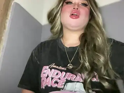 Snapshot of Naughtyrosecum chatting on December 16, 2025, 2:54 pm Naughtyrosecum online show from December 16, 2025, 2:54 pm