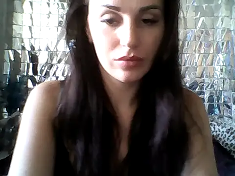 Snapshot of Qinini chatting on September 9, 2025, 7:07 am Qinini online show from September 9, 2025, 7:07 am