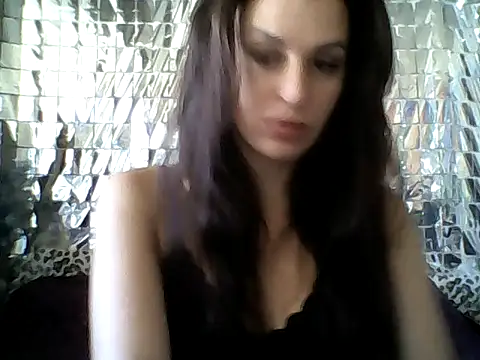 Snapshot of Qinini chatting on September 22, 2025, 6:19 am Qinini online show from September 22, 2025, 6:19 am