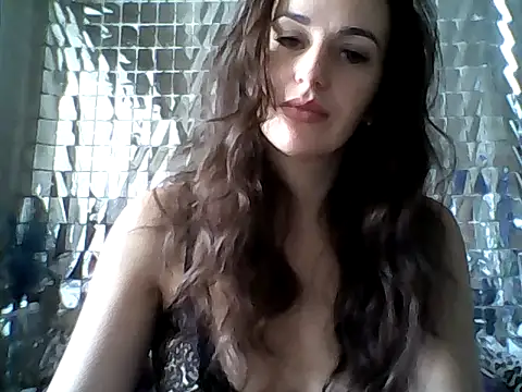 Snapshot of Qinini chatting on October 13, 2025, 10:06 am Qinini online show from October 13, 2025, 10:06 am