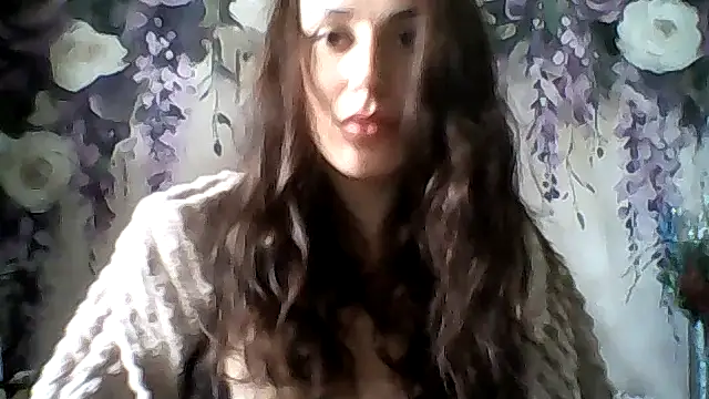 Snapshot of Qinini chatting on November 21, 2025, 9:41 am Qinini online show from November 21, 2025, 9:41 am