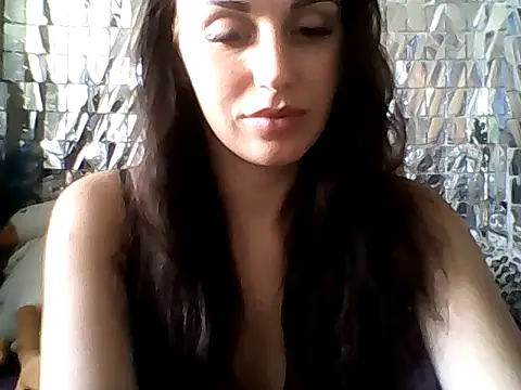 Snapshot of Qinini chatting on September 15, 2025, 7:20 am Qinini online show from September 15, 2025, 7:20 am