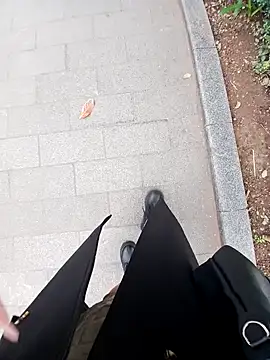 Snapshot of Ori-Lynk chatting on December 2, 2025, 4:47 am Ori-Lynk online show from December 2, 2025, 4:47 am