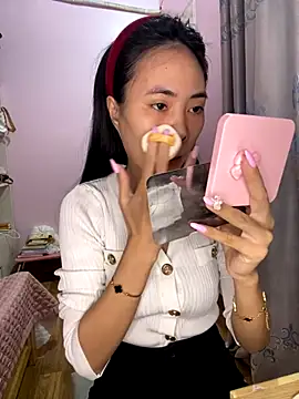 Snapshot of Dau-Tayy chatting on November 5, 2025, 6:49 am Dau-Tayy online show from November 5, 2025, 6:49 am