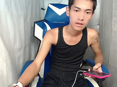 Snapshot of riks_tyler chatting on April 3, 2026, 8:15 pm riks tyler online show from April 3, 2026, 8:15 pm