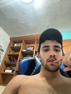 aavrdvh33 online show from November 5, 2025, 10:13 pm