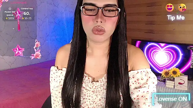 TssluttyNikka online show from May 2, 2026, 8:25 pm