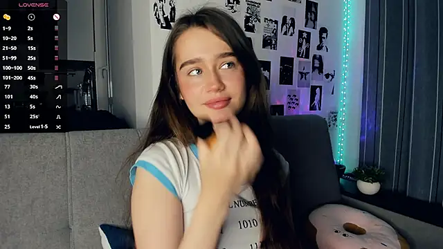 Snapshot of lovelyalivia chatting on November 22, 2025, 9:30 am lovelyalivia online show from November 22, 2025, 9:30 am