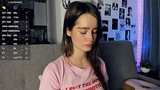 Snapshot of lovelyalivia chatting on December 5, 2025, 9:30 am lovelyalivia online show from December 5, 2025, 9:30 am