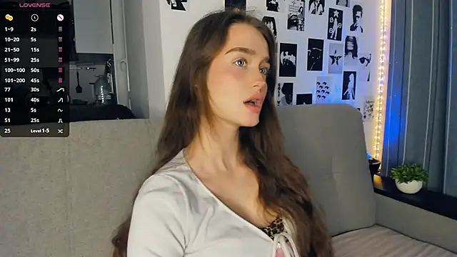 Snapshot of lovelyalivia chatting on November 14, 2025, 9:24 am lovelyalivia online show from November 14, 2025, 9:24 am