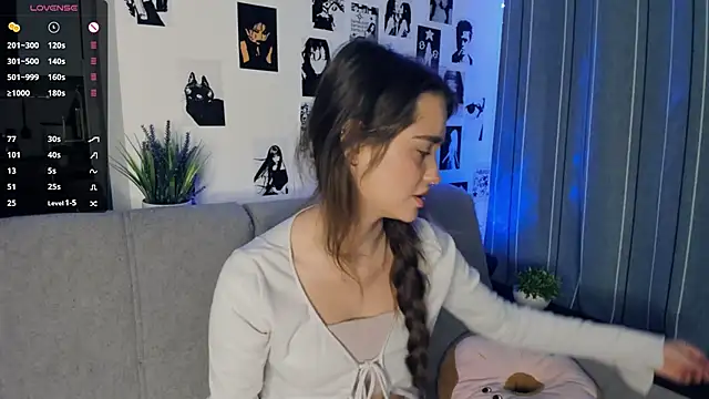 Snapshot of lovelyalivia chatting on October 25, 2025, 9:19 am lovelyalivia online show from October 25, 2025, 9:19 am