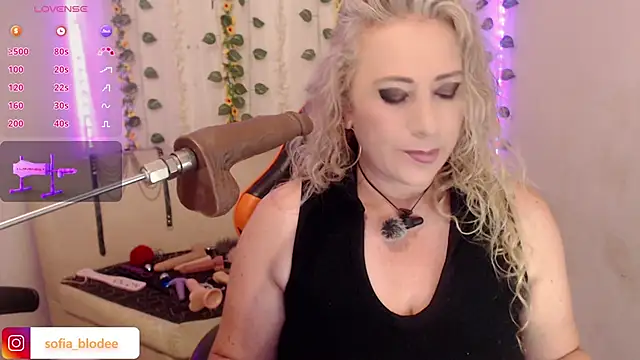 sofiacurvy 45 online show from May 20, 2026, 9:01 pm