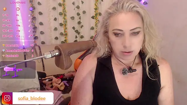 sofiacurvy 45 online show from May 27, 2026, 1:57 am