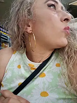 sofiacurvy 45 online show from May 6, 2026, 6:01 pm
