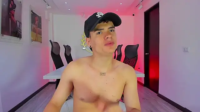 Snapshot of BenitoSaenz chatting on March 21, 2026, 12:42 pm BenitoSaenz online show from March 21, 2026, 12:42 pm