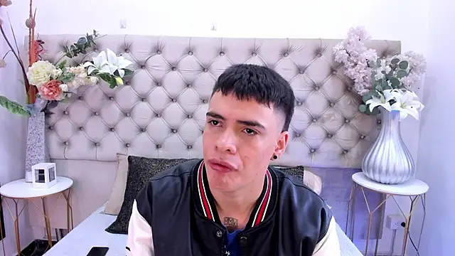 Snapshot of BenitoSaenz chatting on February 28, 2026, 1:33 pm BenitoSaenz online show from February 28, 2026, 1:33 pm