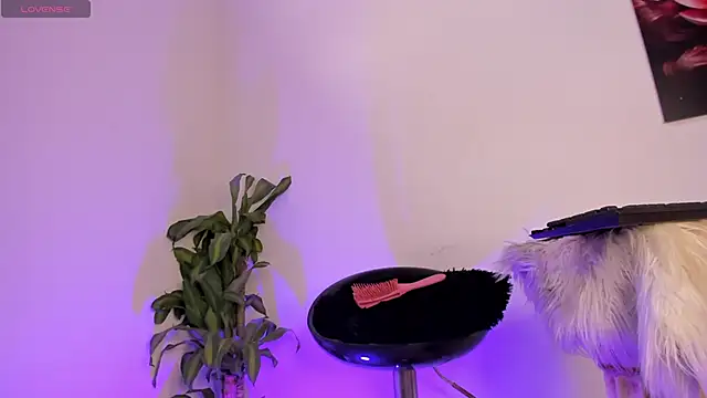 Snapshot of Michell_Whitets chatting on October 17, 2025, 1:57 pm Michell Whitets online show from October 17, 2025, 1:57 pm