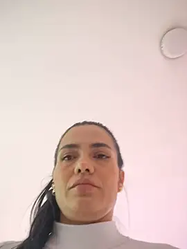 Snapshot of Rosalind_tay chatting on May 18, 2026, 12:10 pm Rosalind tay online show from May 18, 2026, 12:10 pm