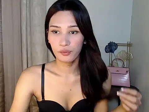 Snapshot of SerenaCortesi chatting on December 15, 2025, 6:58 pm SerenaCortesi online show from December 15, 2025, 6:58 pm