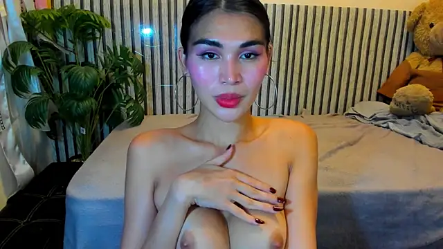 Snapshot of Ms_Monica chatting on May 11, 2026, 3:18 pm Ms Monica online show from May 11, 2026, 3:18 pm