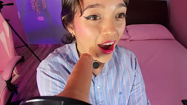 Snapshot of Luciemaurerr chatting on November 18, 2025, 3:21 am Luciemaurerr online show from November 18, 2025, 3:21 am