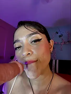 Snapshot of Luciemaurerr chatting on November 13, 2025, 3:10 am Luciemaurerr online show from November 13, 2025, 3:10 am