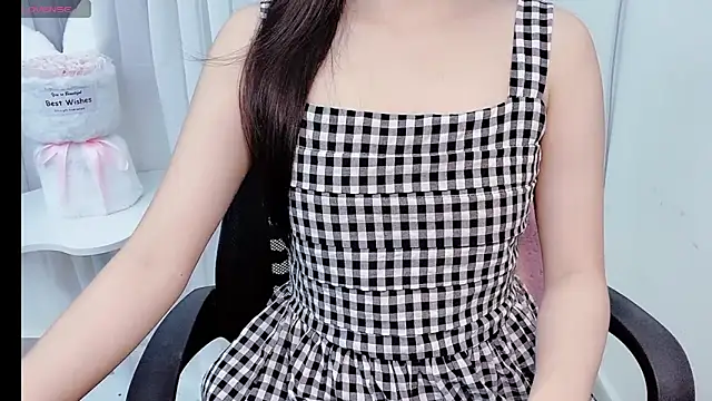 Snapshot of Mint2k chatting on November 14, 2025, 1:15 pm Mint2k online show from November 14, 2025, 1:15 pm