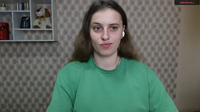 AmandaDimond  online show from April 18, 2026, 11:56 am
