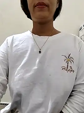 Snapshot of love_sexy090 chatting on November 6, 2025, 12:25 am love sexy090 online show from November 6, 2025, 12:25 am