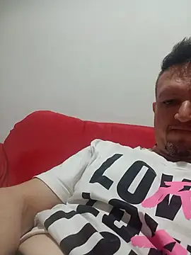 Snapshot of Suamulherfeliz chatting on July 6, 2026, 10:11 am Suamulherfeliz online show from July 6, 2026, 10:11 am