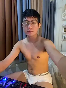 Snapshot of xshyboyx chatting on October 23, 2025, 4:05 pm xshyboyx online show from October 23, 2025, 4:05 pm