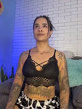 Snapshot of Im_Fernanda chatting on October 8, 2025, 12:12 am Im Fernanda online show from October 8, 2025, 12:12 am